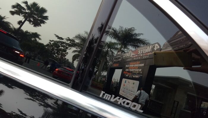 Modifikasi Stiker Kaca Depan Mobil Avanza. Daftar Harga Kaca Film Mobil Terbaru 2021 Merek V-KOOL, Solar Gard, dan 3M