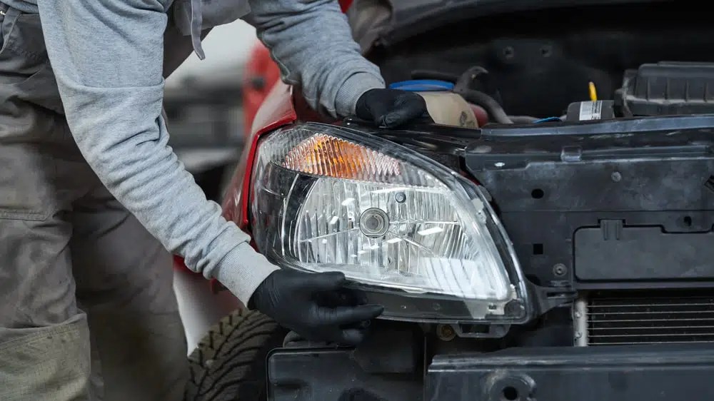 Mika Lampu Belakang Avanza Variasi. Bengkel Reparasi Mika Lampu Mobil dan Biaya Perbaikannya