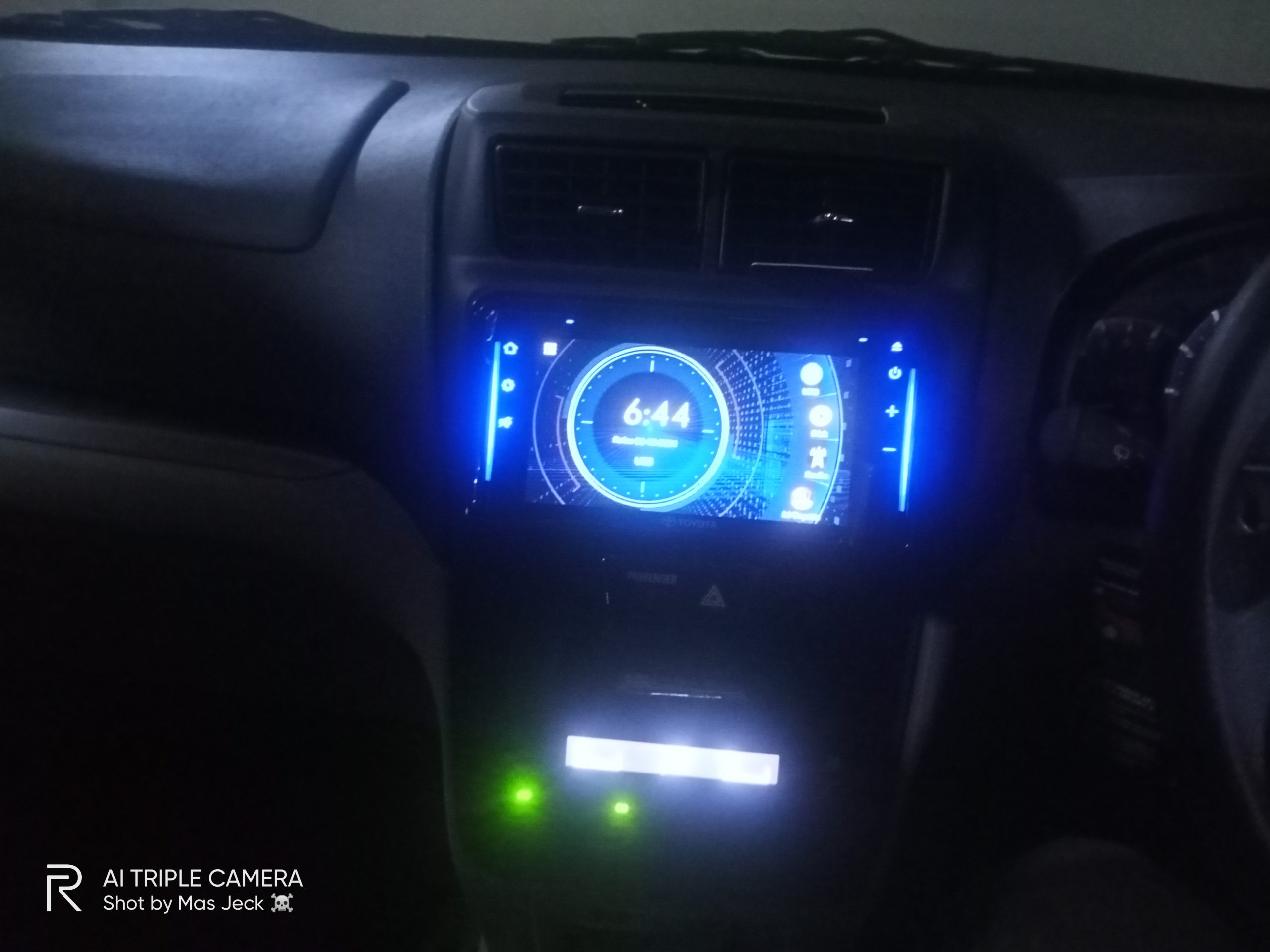 Cara Mengatur Jam Di Mobil Xenia. Cara Setting Jam Avanza dan tanggal pada layar Head