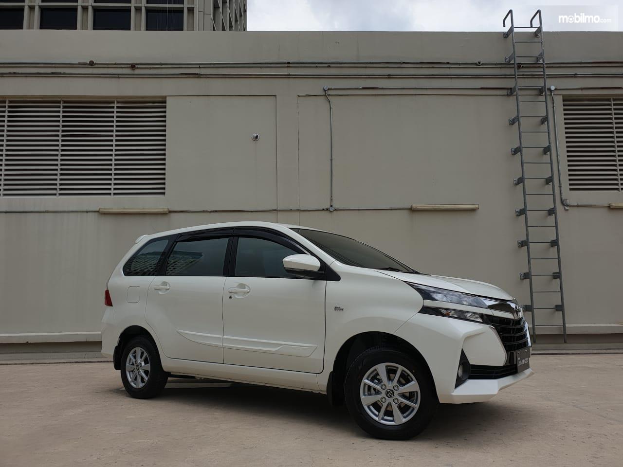 Toyota Avanza 1.3 J Mt Vs 1.3 E M/t. Toyota Avanza 1 3 Review