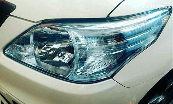 Mika Lampu Belakang Avanza Variasi. Ingin Pasang Stiker Lampu Mobil? Pahami Dulu Jenis-jenisnya