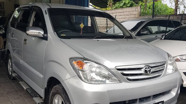 Mobil Bekas Avanza Matic Bali. Beli mobil Toyota Avanza Automatic Bali bekas kondisi mulus seperti baru, buku service record rutin tersedia