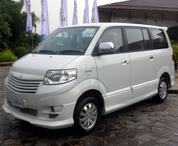 Toyota Avanza Vs Suzuki Apv. Suzuki: APV Bukan Lawan Avanza-Xenia : Okezone Otomotif