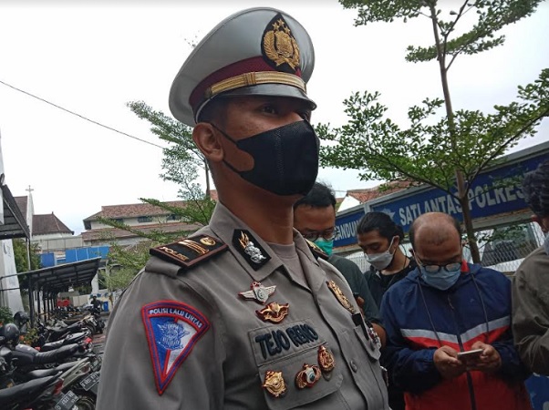 Mobil Avanza Tabrak Lari Di Bandung. Pengemudi Avanza Pelaku Tabrak Lari di Bandung Ditangkap : Okezone News