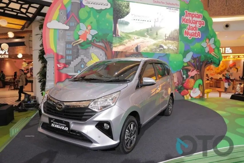 Perbandingan Daihatsu Sigra Dan Xenia. Daihatsu Sigra Anyar vs Xenia Bekas 2017, Pilih Mana?