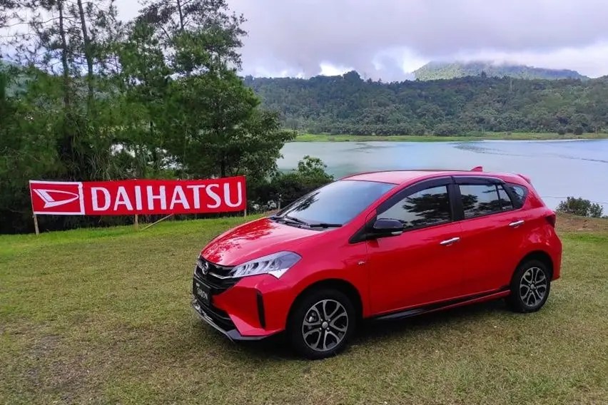 Perbedaan Mobil Xenia Tipe X Dan R. Perbedaan Kelengkapan New Daihatsu Sirion Varian X dan R CVT