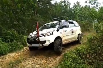 Toyota Avanza Modified Off Road. Kembaran Toyota Avanza Lama Main Tanah, Kaki-kaki Jangkung Pede Libas Lumpur