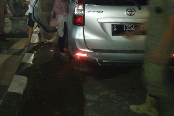 Cara Pasang Tempat Tisu Avanza. Toyota Avanza Parkir Bergoyang, Digrebek Ada Dua Pasangan Remaja, Tisu Berserakan