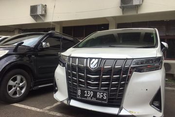 Stiker Mobil Avanza Warna Putih. Enggak Pakai Lama, Cuma Hitungan Hari Toyota Alphard Rachel Vennya Jadi Putih