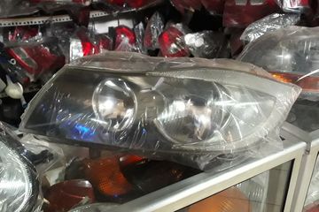 Jual Lampu Depan Avanza Bekas. Harga Lampu Depan Toyota Avanza Kondisi Bekas Mulai Rp 400 Ribuan, Perbaikan Mulai Rp 250 Ribu