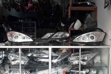 Ganti Kaca Lampu Depan Avanza. Enggak Mahal, Biaya Reparasi Mika Lampu Mobil Yang Pecah Cuma Segini