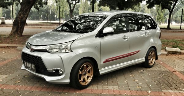 Modifikasi Toyota Avanza Veloz Hitam. Modifikasi Toyota Avanza Veloz Simpel Sentuh Sektor Kaki dan Lampu