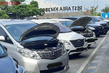 Membuka Kap Mesin Mobil Xenia. Benarkah Membuka Kap Mesin Setelah Perjalanan Jauh Bikin Mobil Lebih Cepat Dingin? Begini Penjelasan Pabrikan