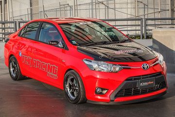 Modifikasi Mobil Avanza Warna Merah. Toyota Vios Dandan Racing, Padukan Warna Merah dan Karbon Biar Agresif