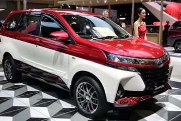 Modifikasi Mobil Avanza Warna Merah. Tampak Mencolok, Toyota Avanza Punya Dua Warna, Ada Batiknya Lho