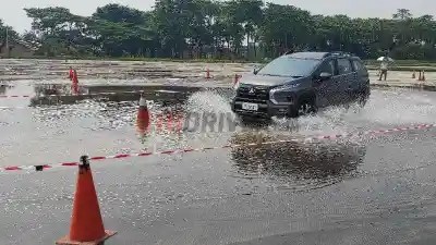 Avanza Veloz 2022 Vs Xpander Cross. Adu Laris Avanza vs Stargazer vs Xpander Selama GIIAS 2022