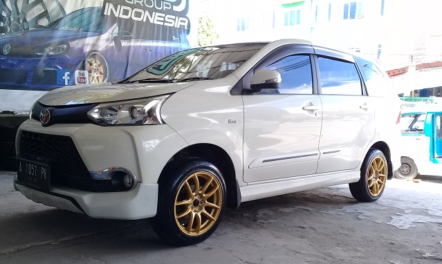 Avanza Veloz Silver Modifikasi Velg. 5 Rekomendasi Velg Avanza-Xenia Ring 15, Harganya Terjangkau