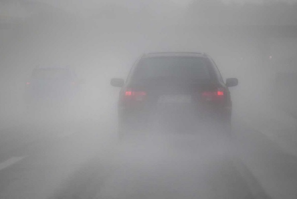 Knalpot Xenia Keluar Asap Putih. Penyebab Knalpot Mobil Keluar Asap Putih saat Hujan Lebat